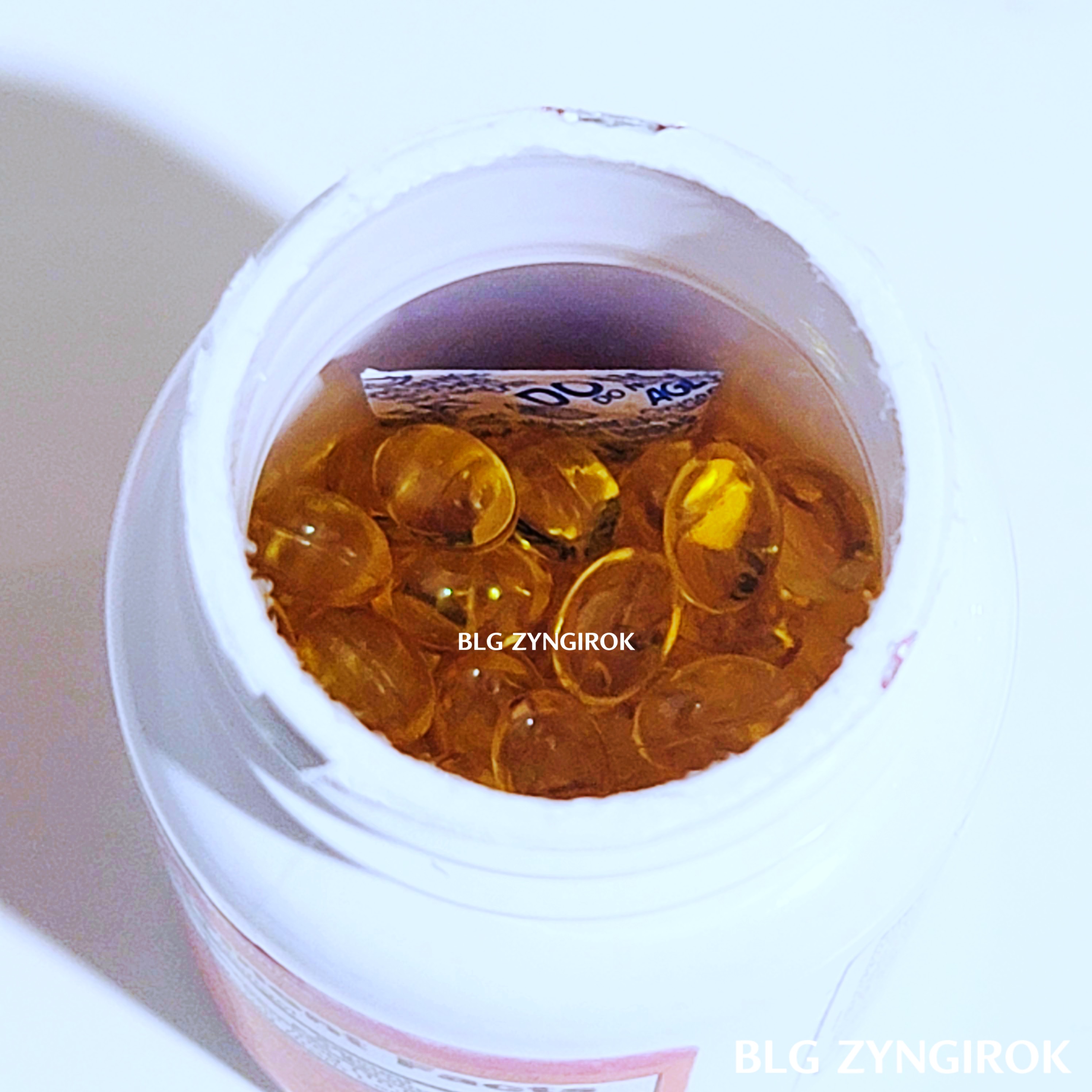 나우-비타민-d의-밀봉씰을-뜯어낸-모습이다.