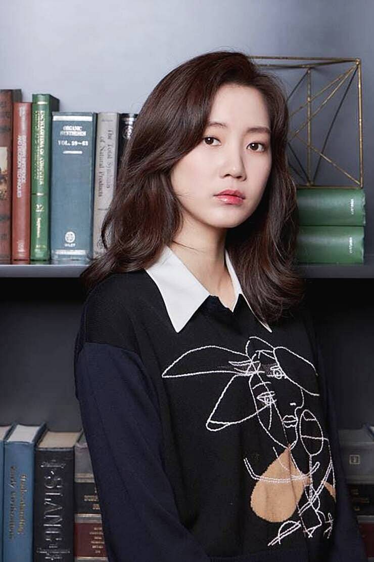배우-신현빈