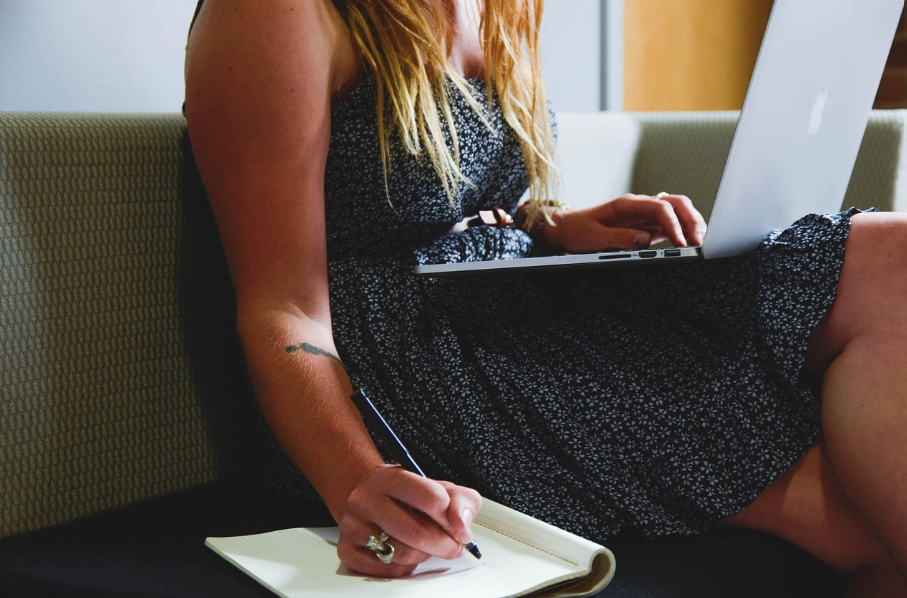 2030 싱글 여성 투자자 관련 이미지