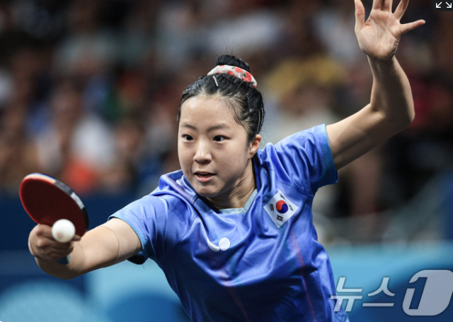 파리올림픽 탁구경기하는 신유빈 사진 출처 뉴스1
