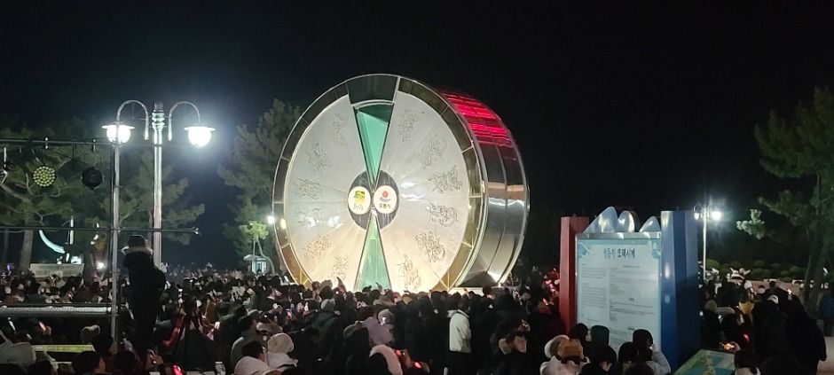 경포해변과 정동진 모래시계공원에서 열리는 강릉 병오년 해맞이 행사 안내입니다. 2025.12.31~2026.01.01 일정, 무료 관람, 프로그램 구성과 강릉 맛집 정보를 정리했습니다