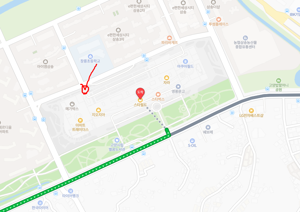 빨간 표시가 북측주차장 입구