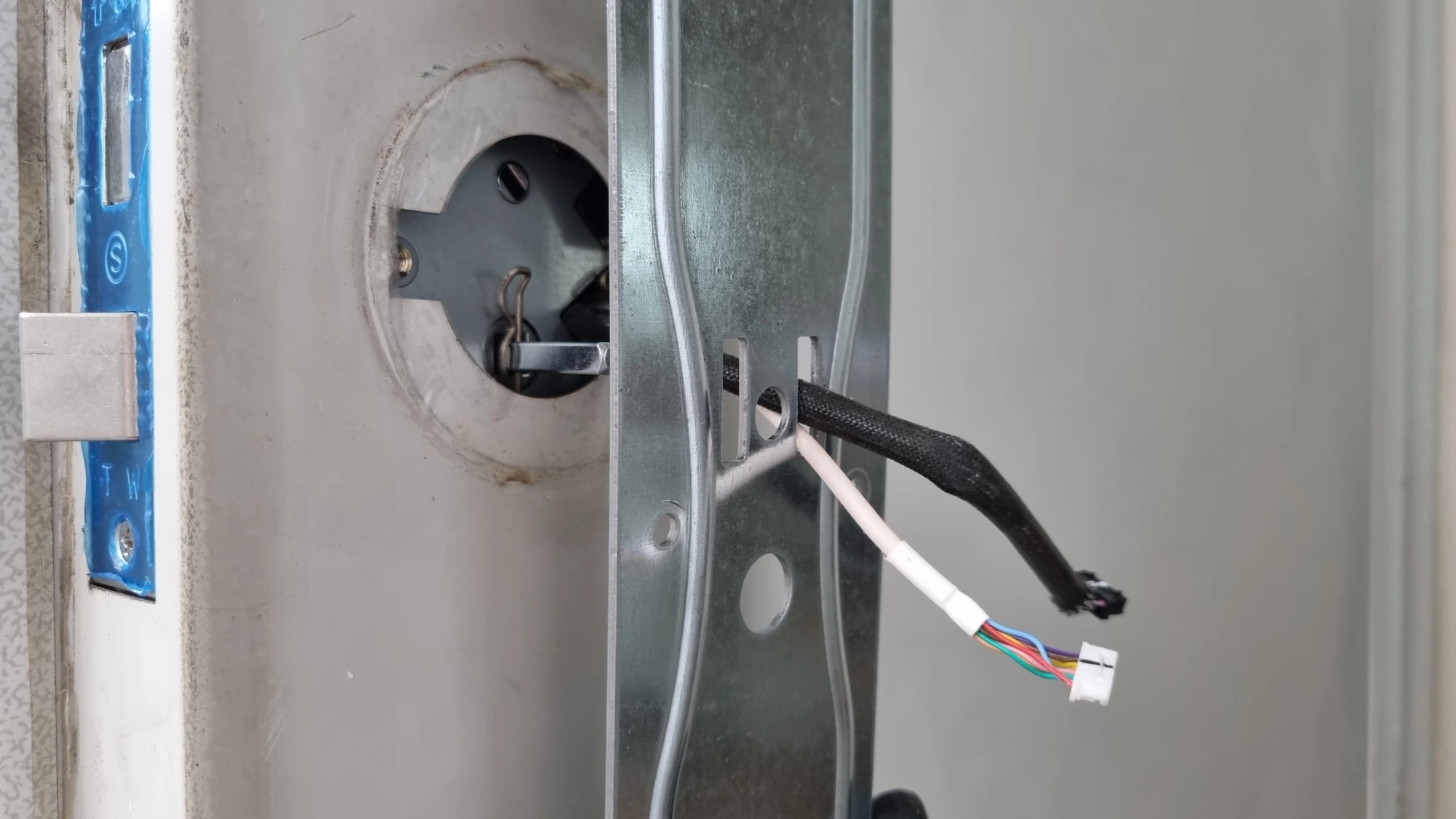 도어락 설치 보강판