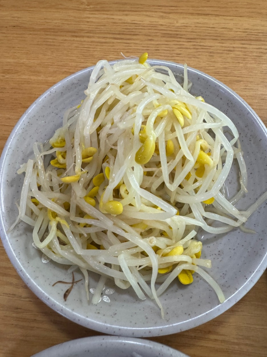 평촌쭈꾸미 기본반찬 콩나물 무침