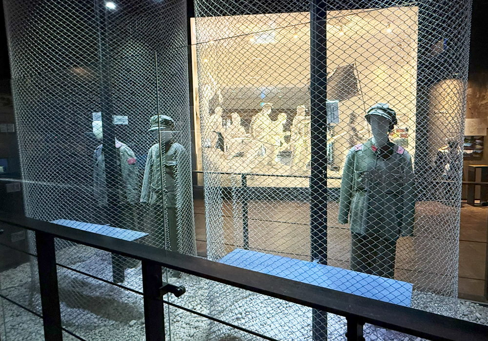 독립군 장교와 병사 군복