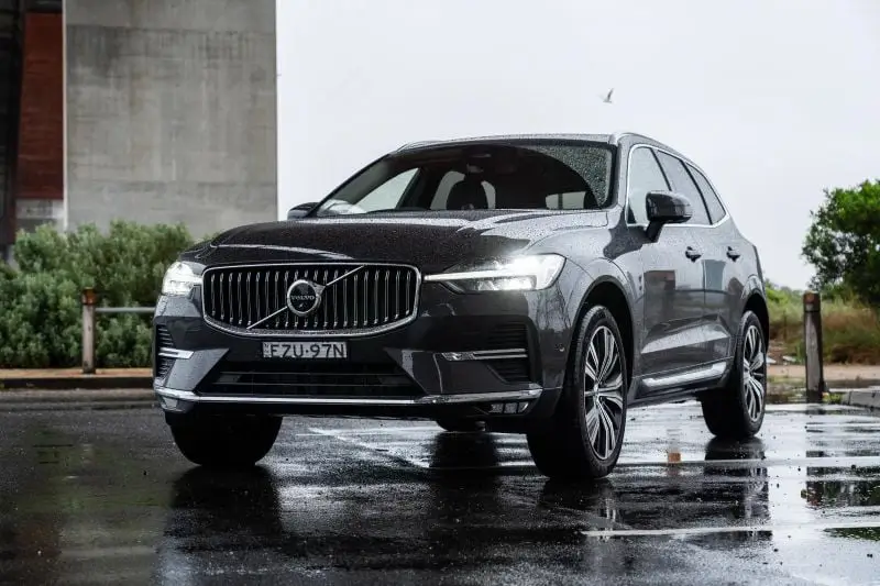 볼보 XC60 정면 이미지.