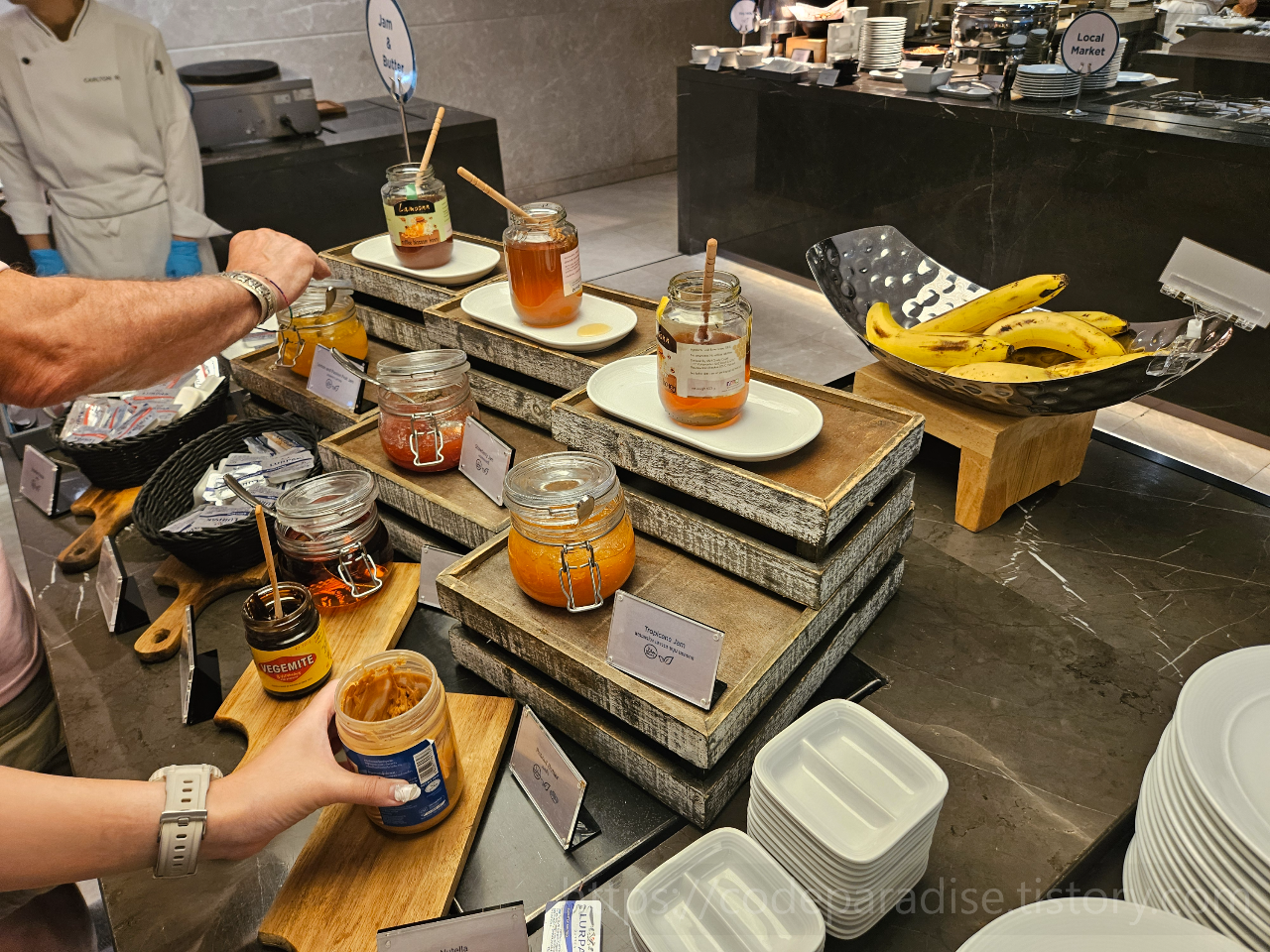 ํธํ
์ฌ์ง