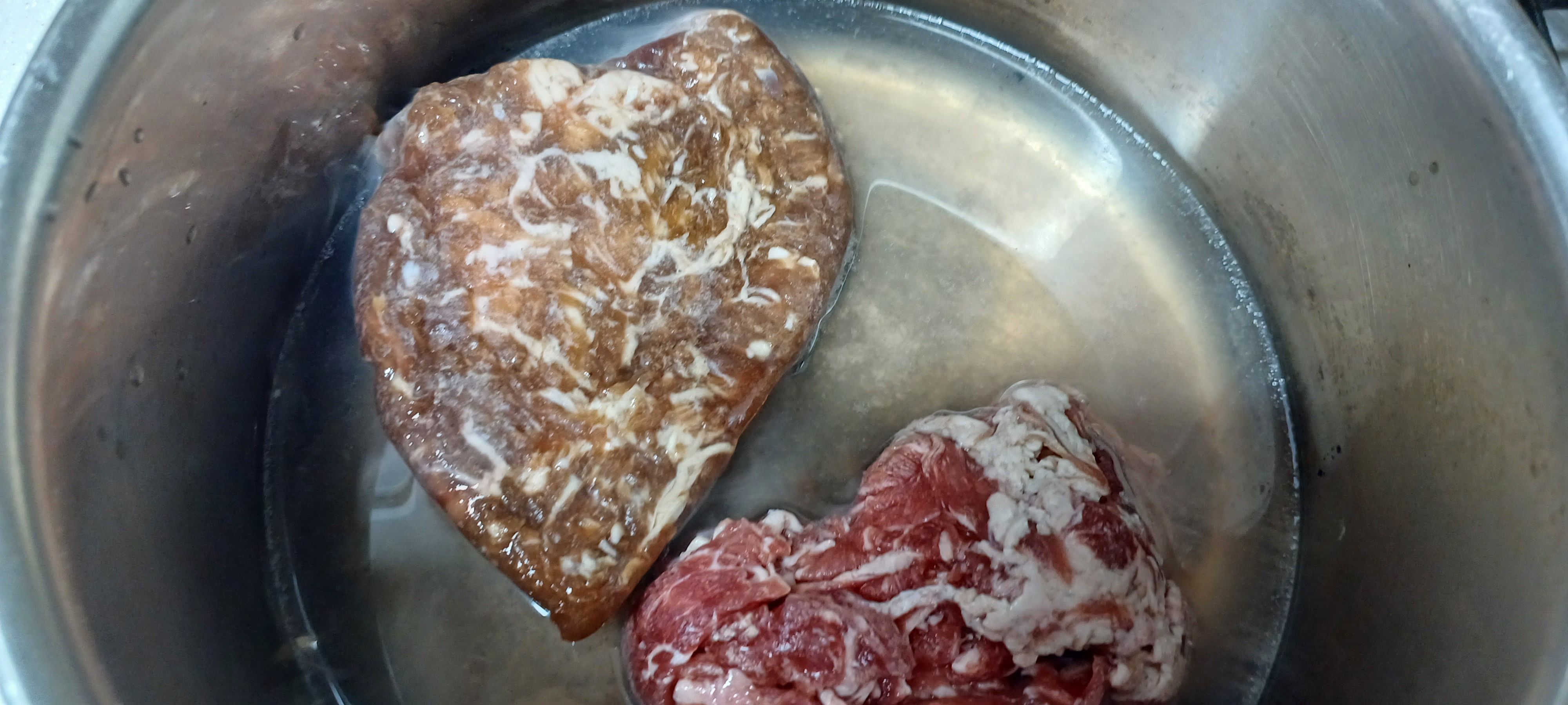 얼려둔 고기 녹이기