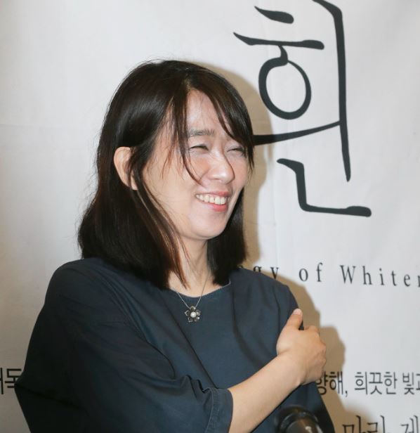 작가-한강의-모습
