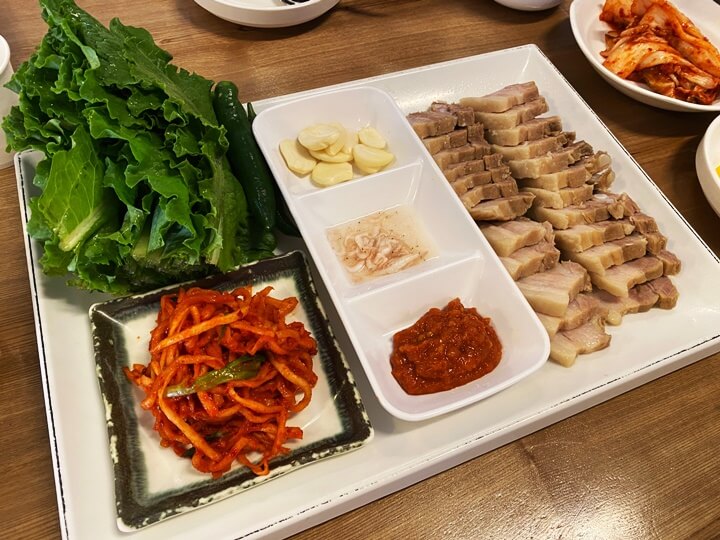 동원칼국수-보쌈