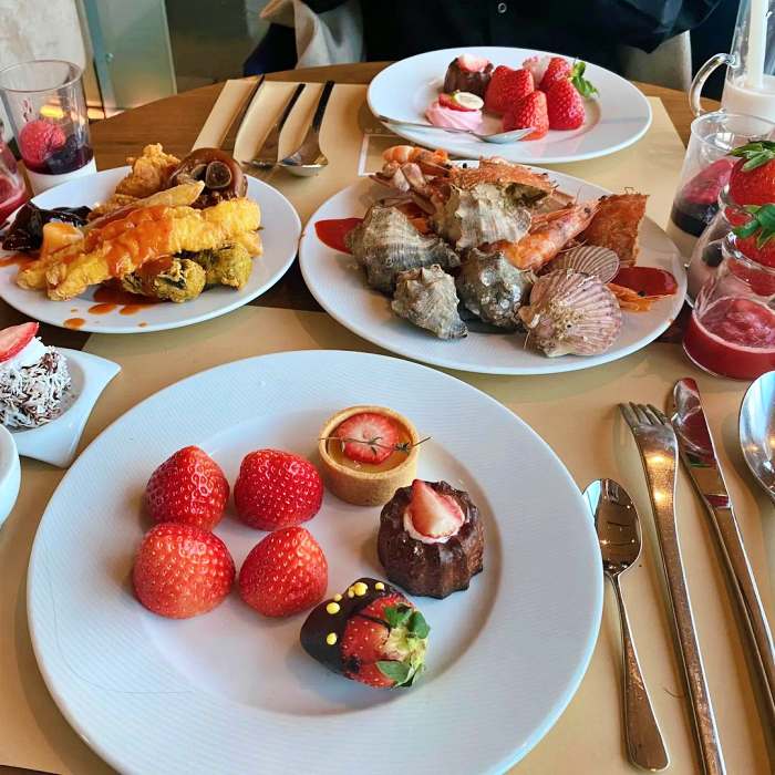 생방송투데이 용산 신용산 딸기 디저트 뷔페 맛집