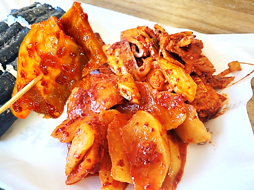 전현무계획2에서 나온 뚱보할매김밥집 오징어무침과 석박지