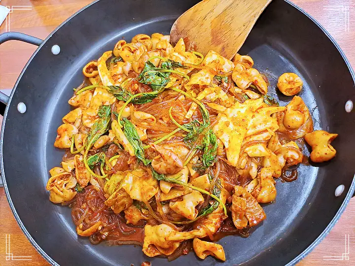 마이크를 잡아라 부천 역곡상상시장 낙지 야채곱창볶음 한방 영양죽 삼계탕 참기름 고춧가루 맛집 전국 택배 주문 가볼만한 곳 추천