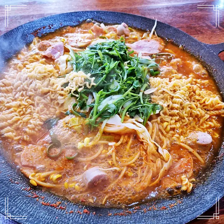 생생정보 수제햄 부대찌게 부대볶찌 수제 소세지 베이컨 햄으로 만드는 부대볶음 부대 찌개 맛집