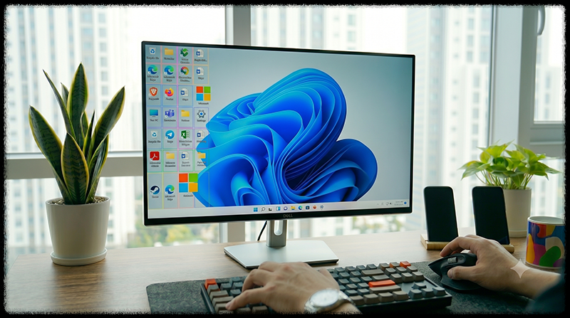 Windows 11 바탕화면 아이콘 자동 정렬과 그리드 맞춤 설정 모습