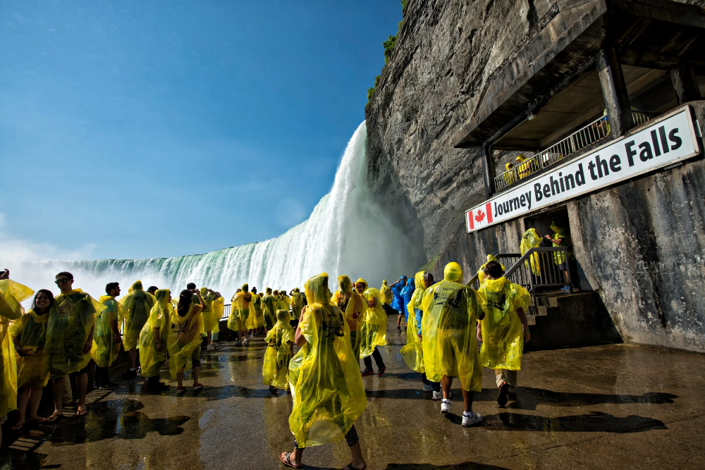 저니 비하인드 더 폴스 (Journey Behind the Falls)