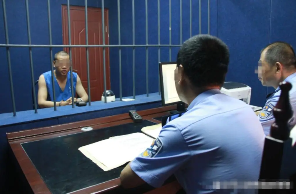 은행에서 벌어진 피의 참극 &mdash; 피해자는 그의 친여동생이었다