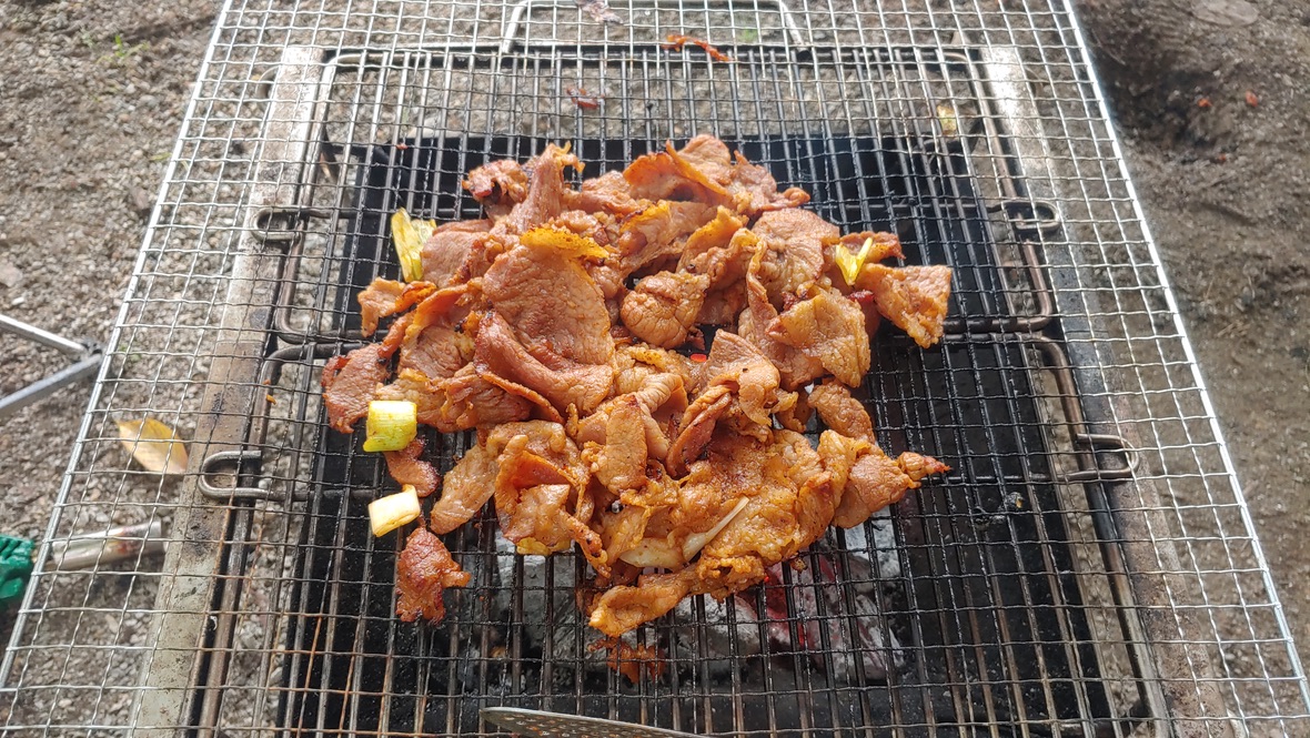 석쇠위의 돼지불고기