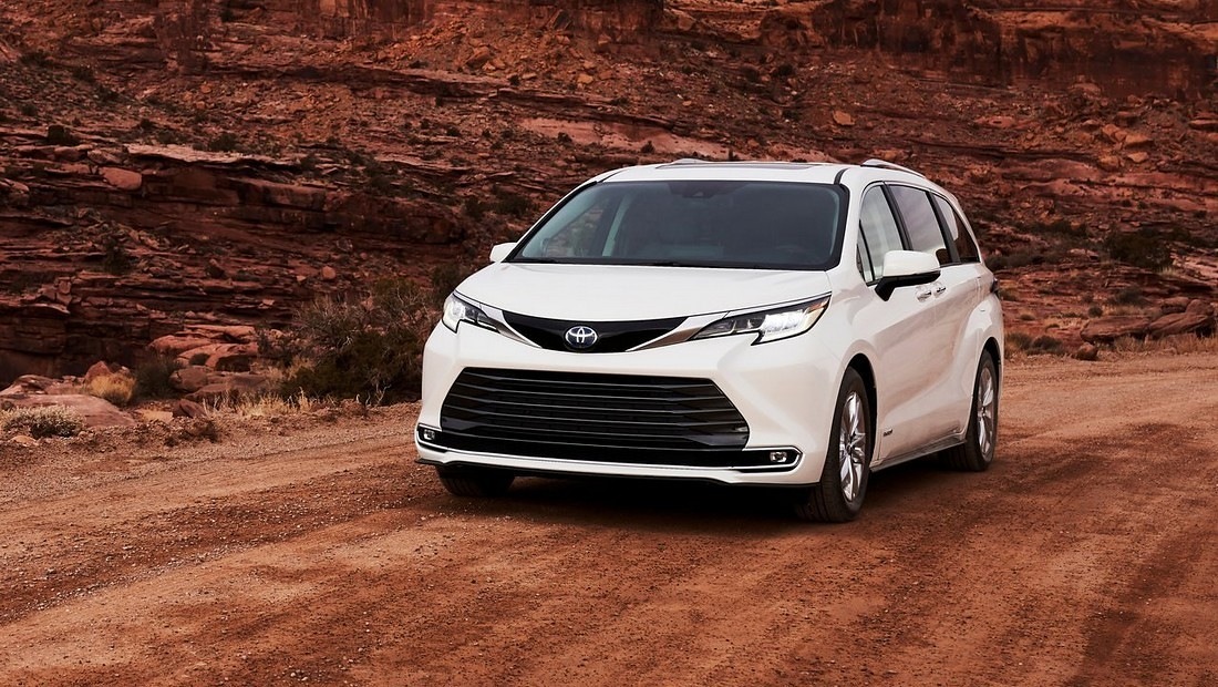 토요타 시에나 하이브리드 차량 전면 사진 출처 다음자동차