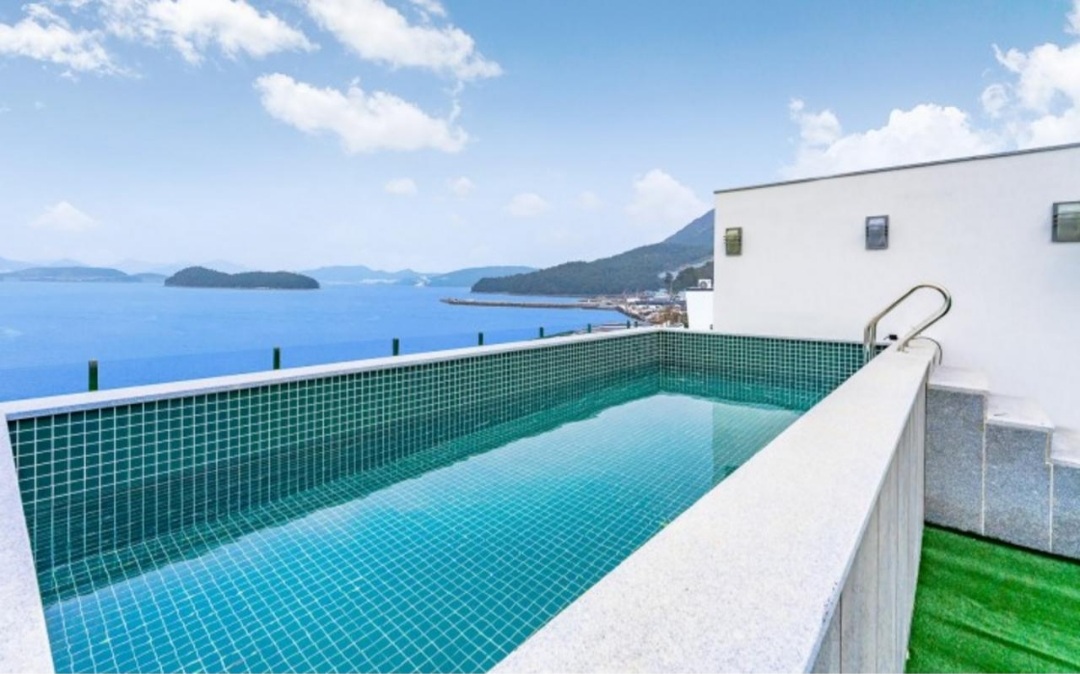 B동 301호 수영장