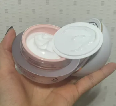 이마탄력 반달크림 내부