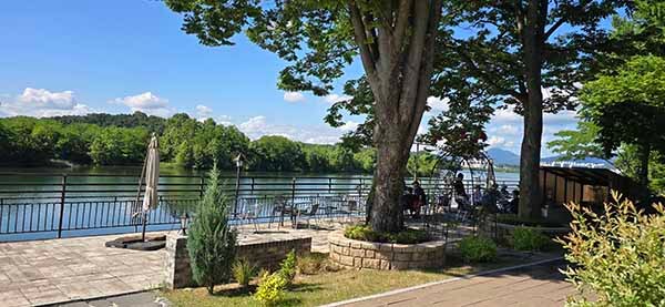 충주 WEDGE52 테라스 풍경