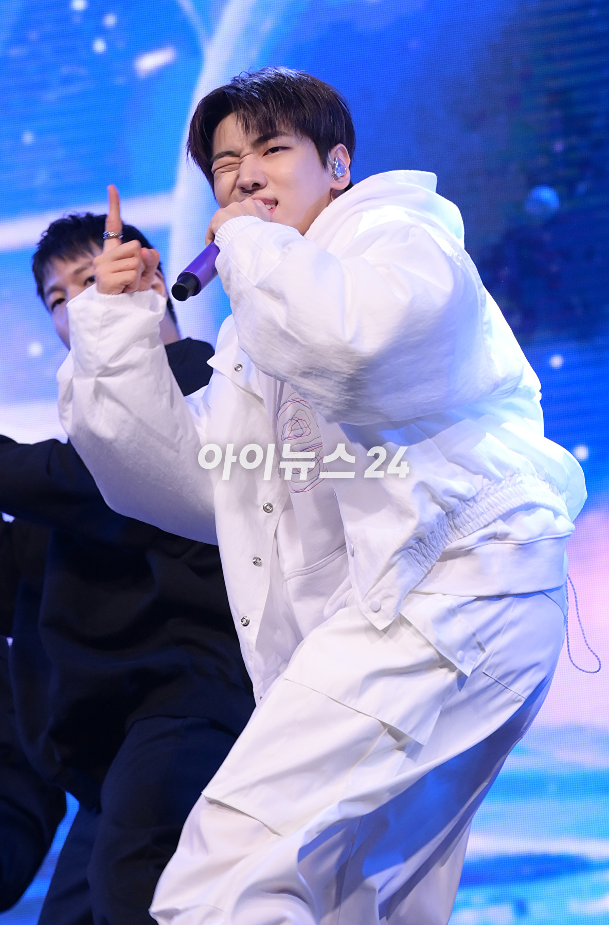 가수 재찬이 6일 오후 서울 광진구 예스24라이브홀에서 열린 DKZ 재찬의 첫 번째 미니앨범 '제이씨팩토리(JCFACTORY)' 발매 쇼케이스에 참석하고 있다. [사진=정소희 기자]