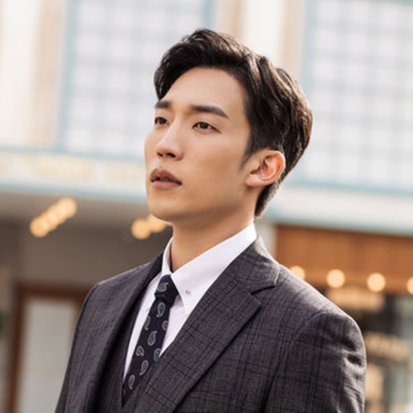 오월의 청춘 등장인물 이미지 입니다.