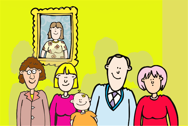 노란 벽 앞에 엄마, 딸, 아빠, 아들, 딸이 서서 정면을 바라본다.