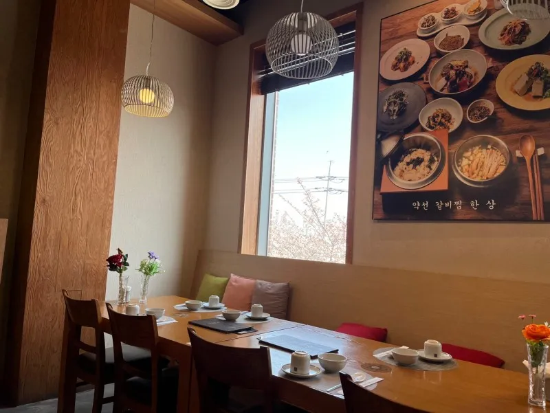 남도의-뜰-내부-룸-좌석