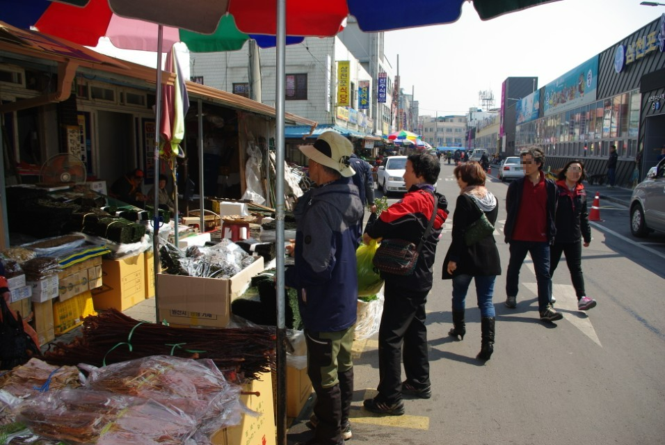 사천 시장 거리 사진