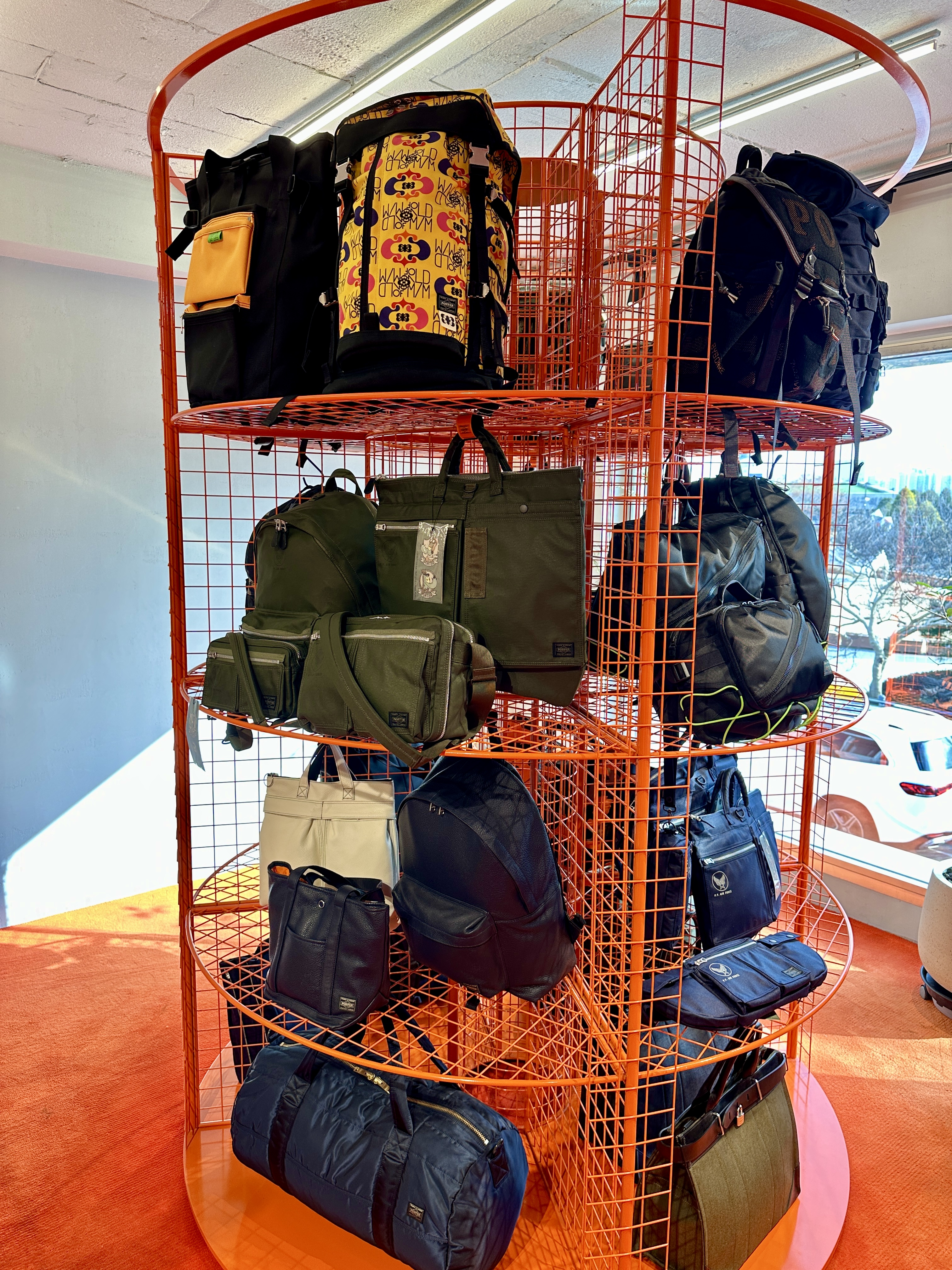 포터 이태원점 2층