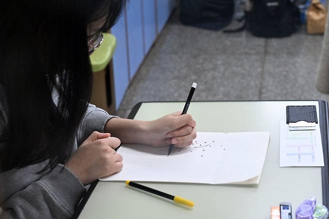 수능 사인펜 잉크 문제 번짐 터짐 수험생 350명 피해 구제방안 해야할 일 대응