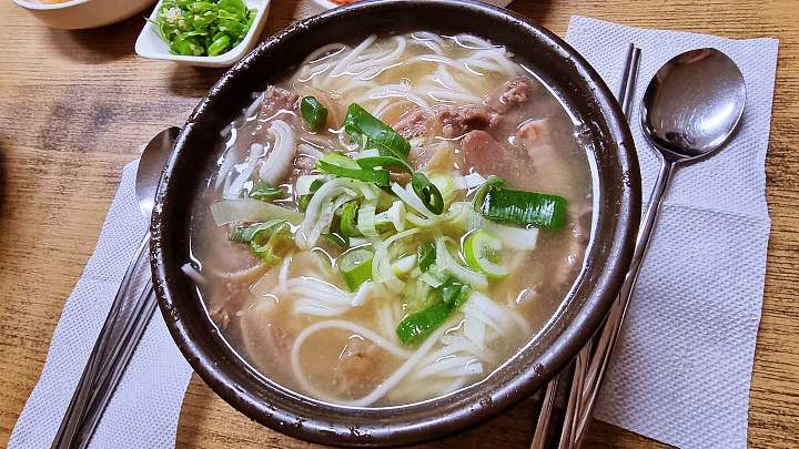 토요일은 밥이좋아 예산 백종원 예산시장 부근 소머리 국수 맛집 소머리국밥 장터 국밥 수육 예산10미 현지인 추천 토밥 좋아 방송정보