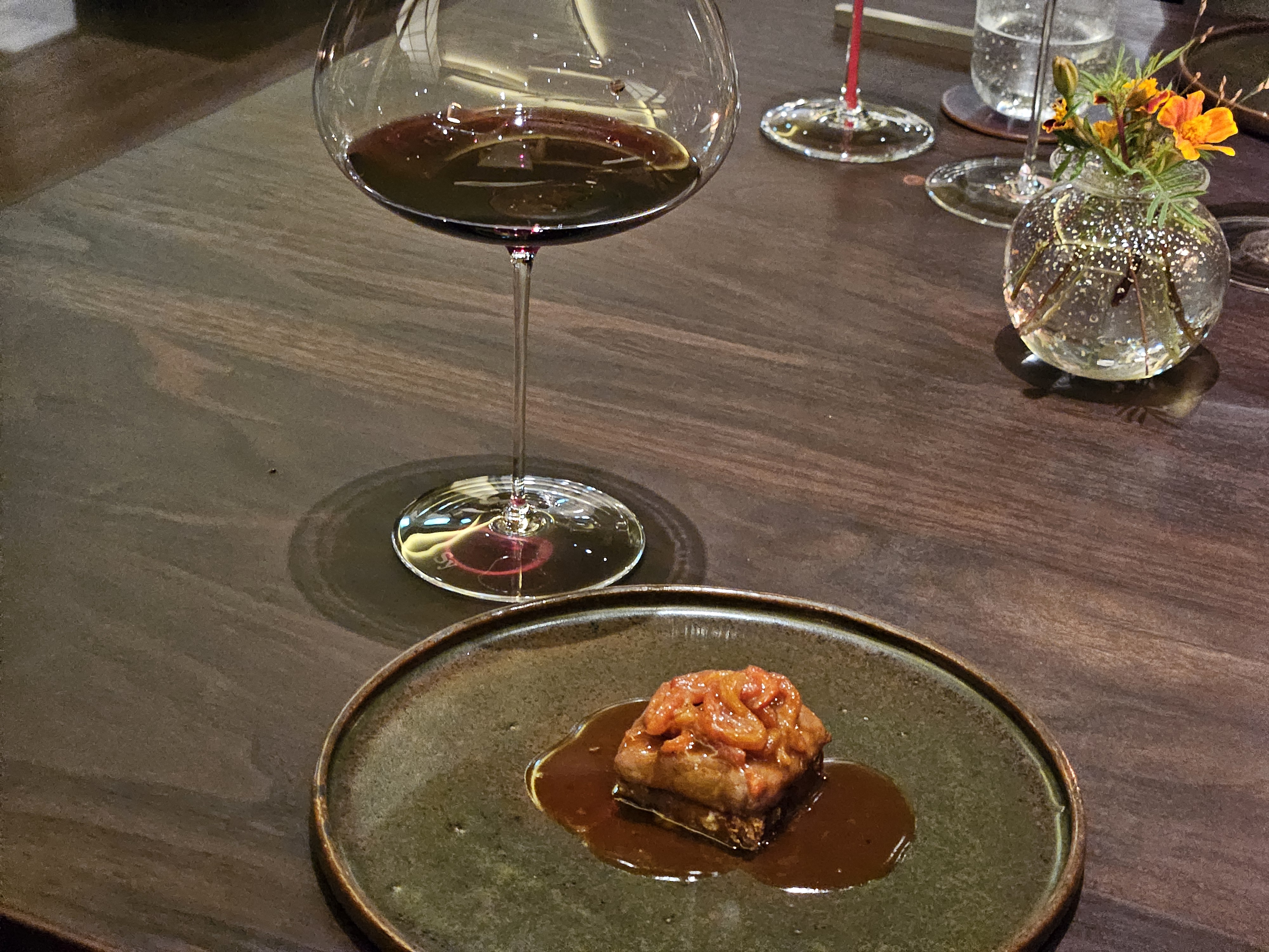 서대 요리와 레드 와인