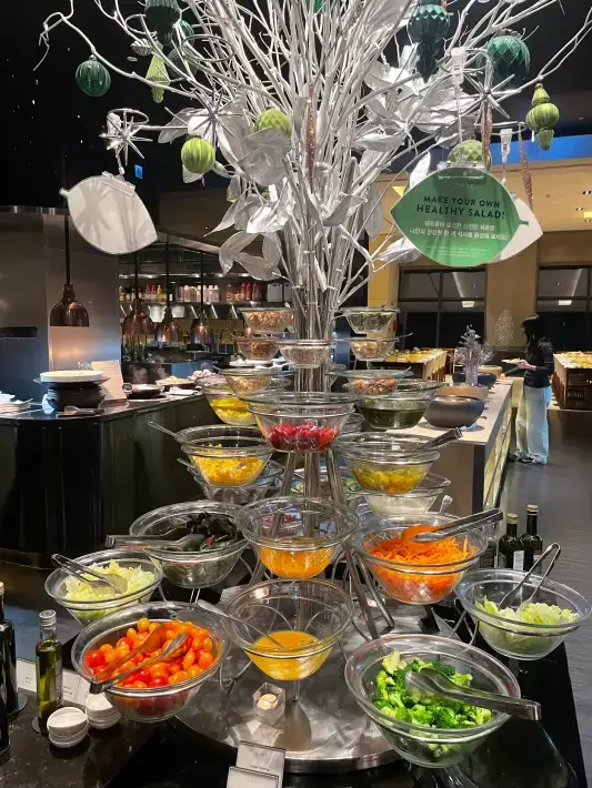 콘래드 제스트 샐러드바