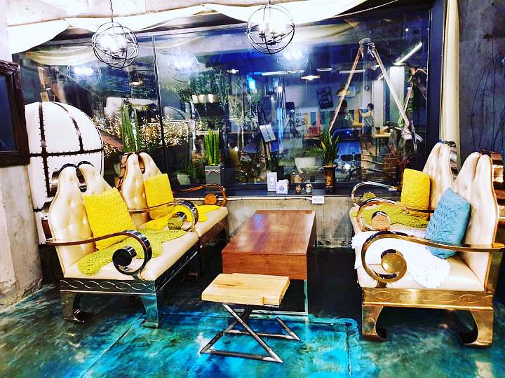 생방송오늘저녁 고소하고 향긋한 커피 달콤한 디저트 40년 된 목욕탕이 변신한 LP바 카페 대전 대덕 맛집 추천