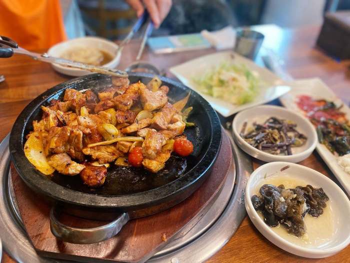 석쇠 숯불 구이 볏짚 훈연 뜨거운 돌판 갈비 석갈비 광주 퇴촌 맛집 추천 생방송투데이 고수뎐