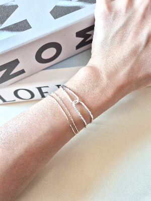 손목이 얇아 보이는 마법! 실버 925 팔찌 레이어드 공식 완벽 정리