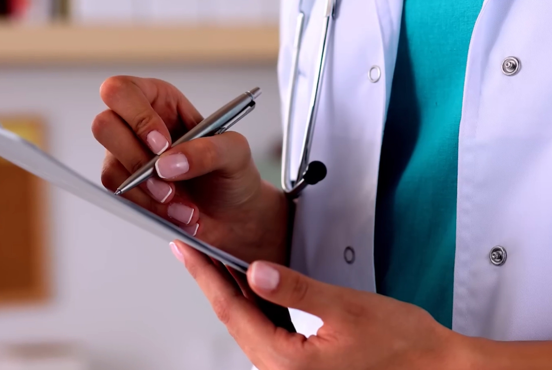 발톱이 검게 변하는 이유