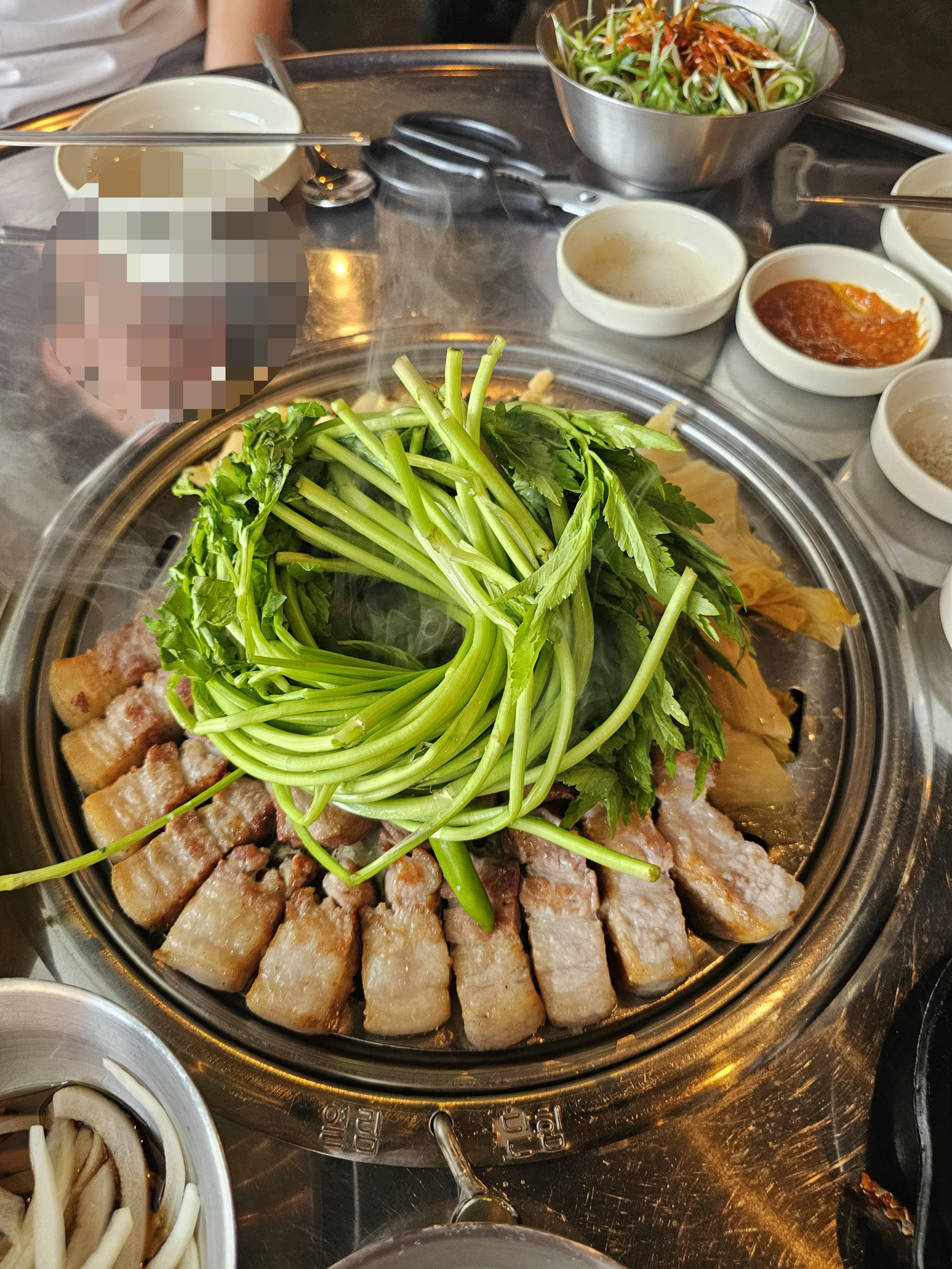 돈필살 고기한판 미나리삼겹살