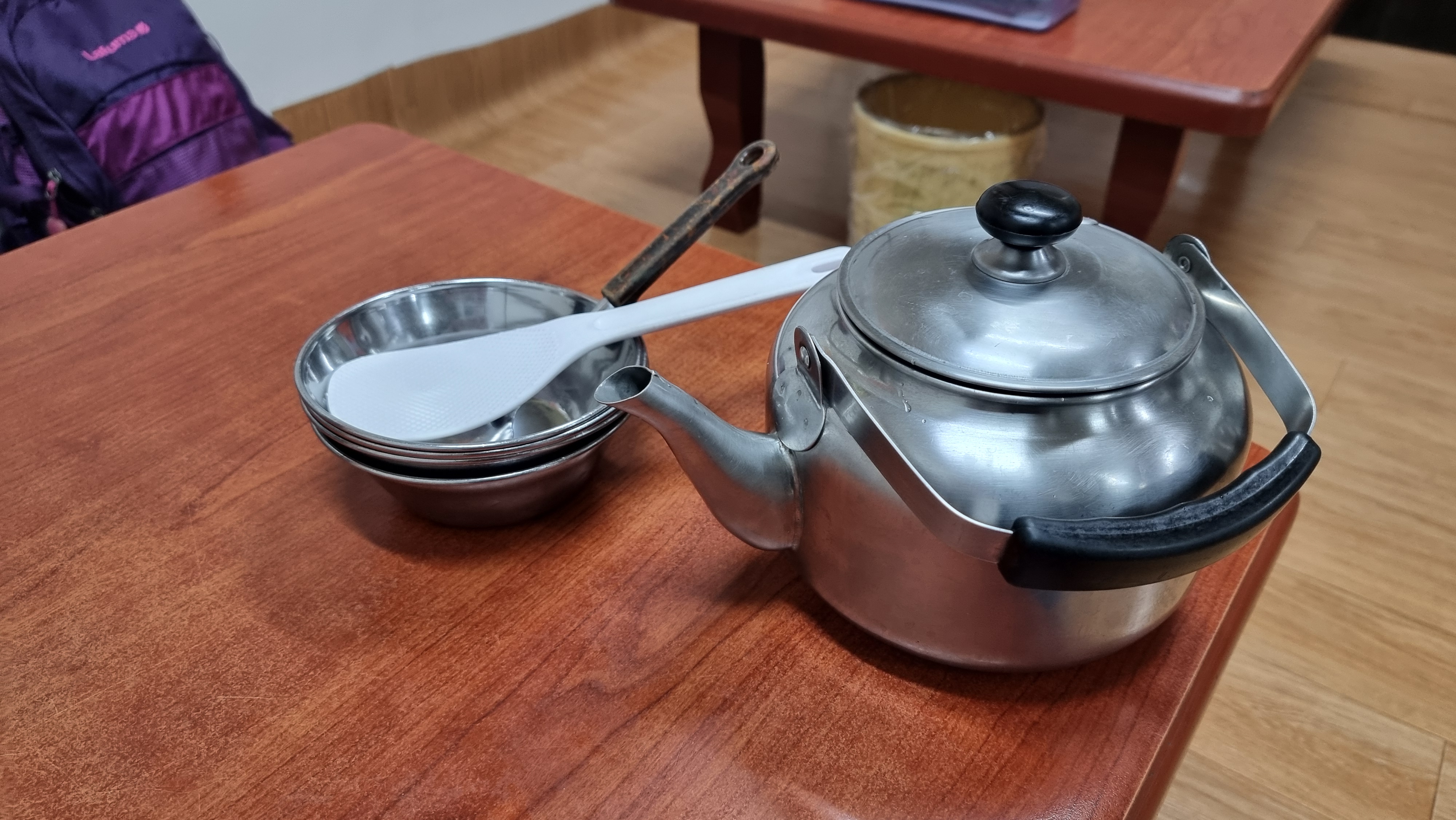 밥과 찌개를 덜어먹는 스뎅그릇