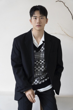 정진욱 역을 맡은 안지호 배우