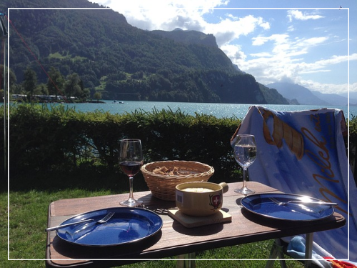 강을바라 보며 찍은 사진