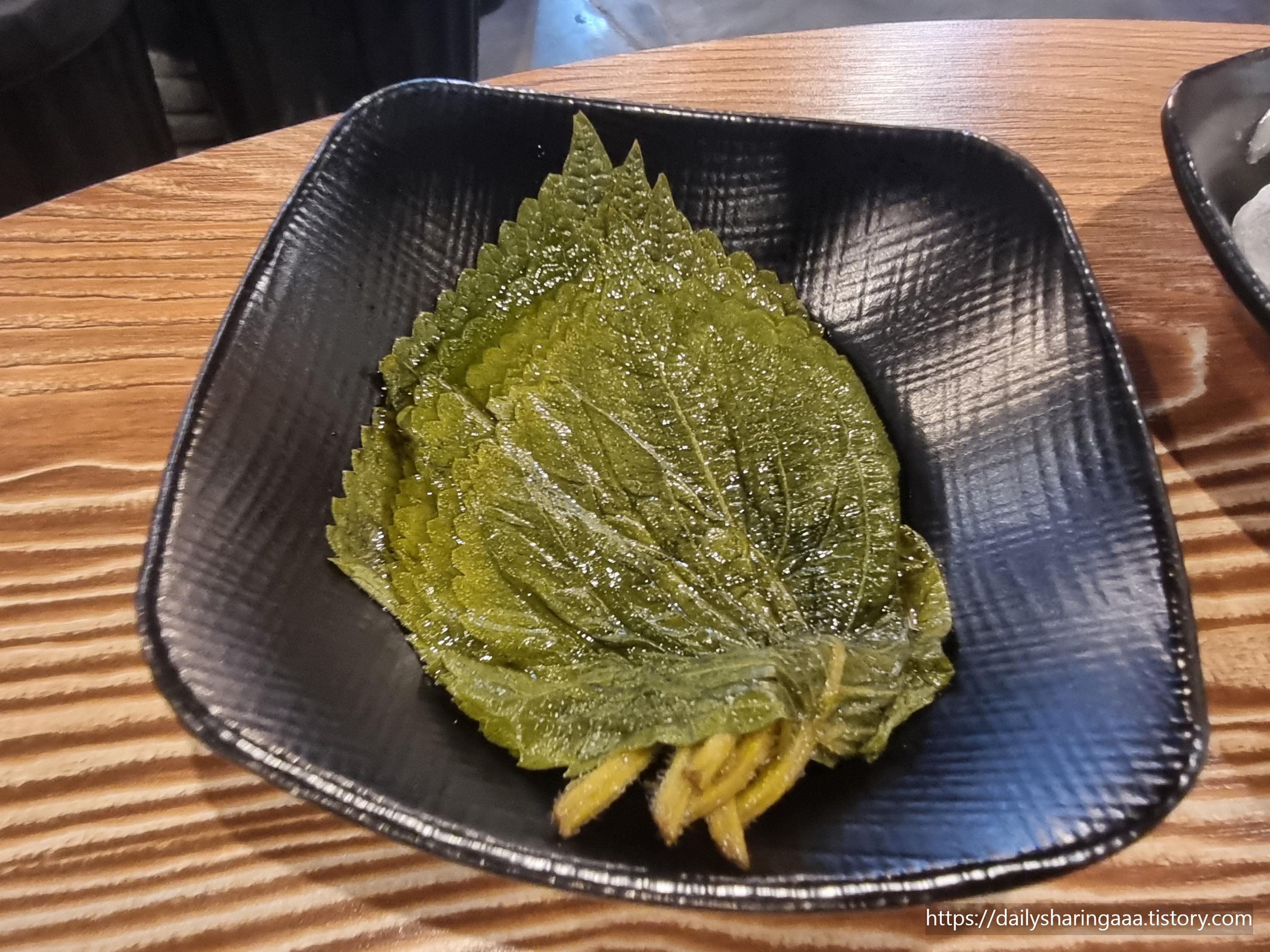 인천_서구_가정동_참숯80닭_깻잎