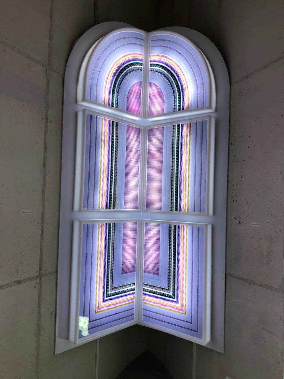 사비나갤러리-계단올라가며-있는-작품