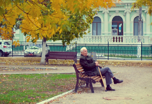 정년 연장 정책이 청년 고용에 미치는 영향