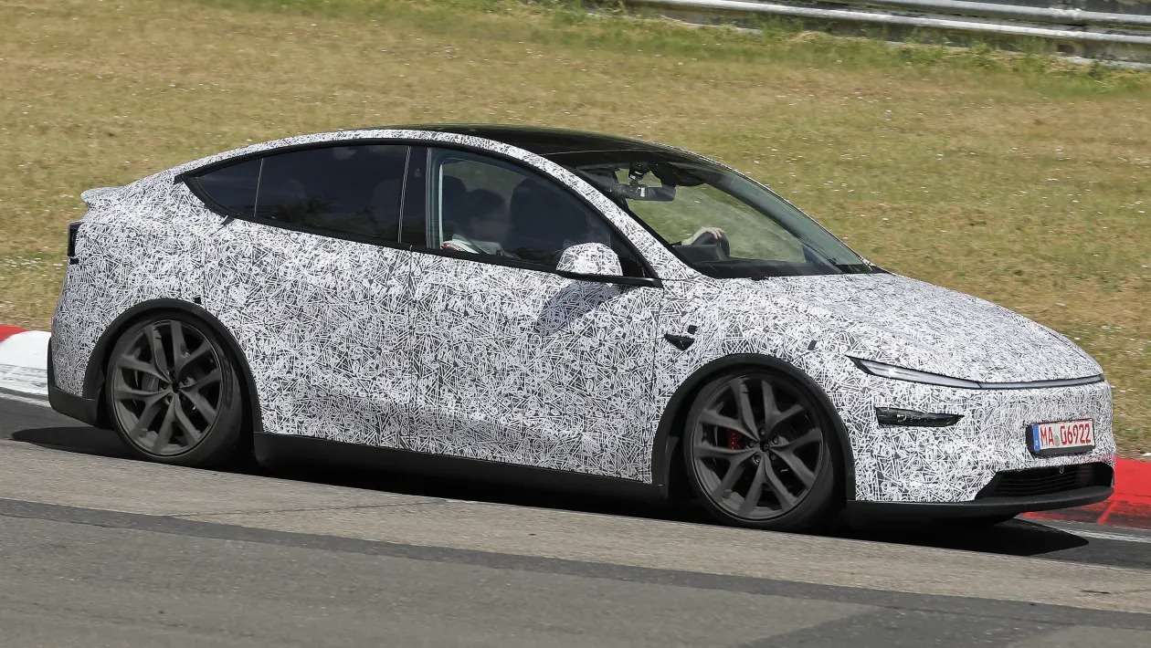 테슬라 '뉴 모델 Y 퍼포먼스' 테스트카 (출처 : 오토스파이넷)