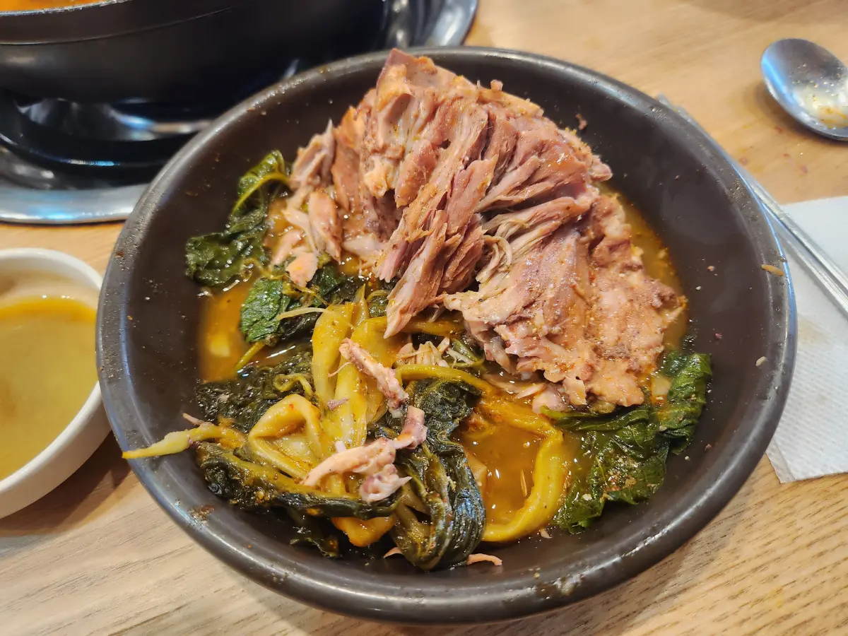 일산-맛집-옛골산더미감자탕-부드럽게-발려지는-뼈-살고기-덩어리