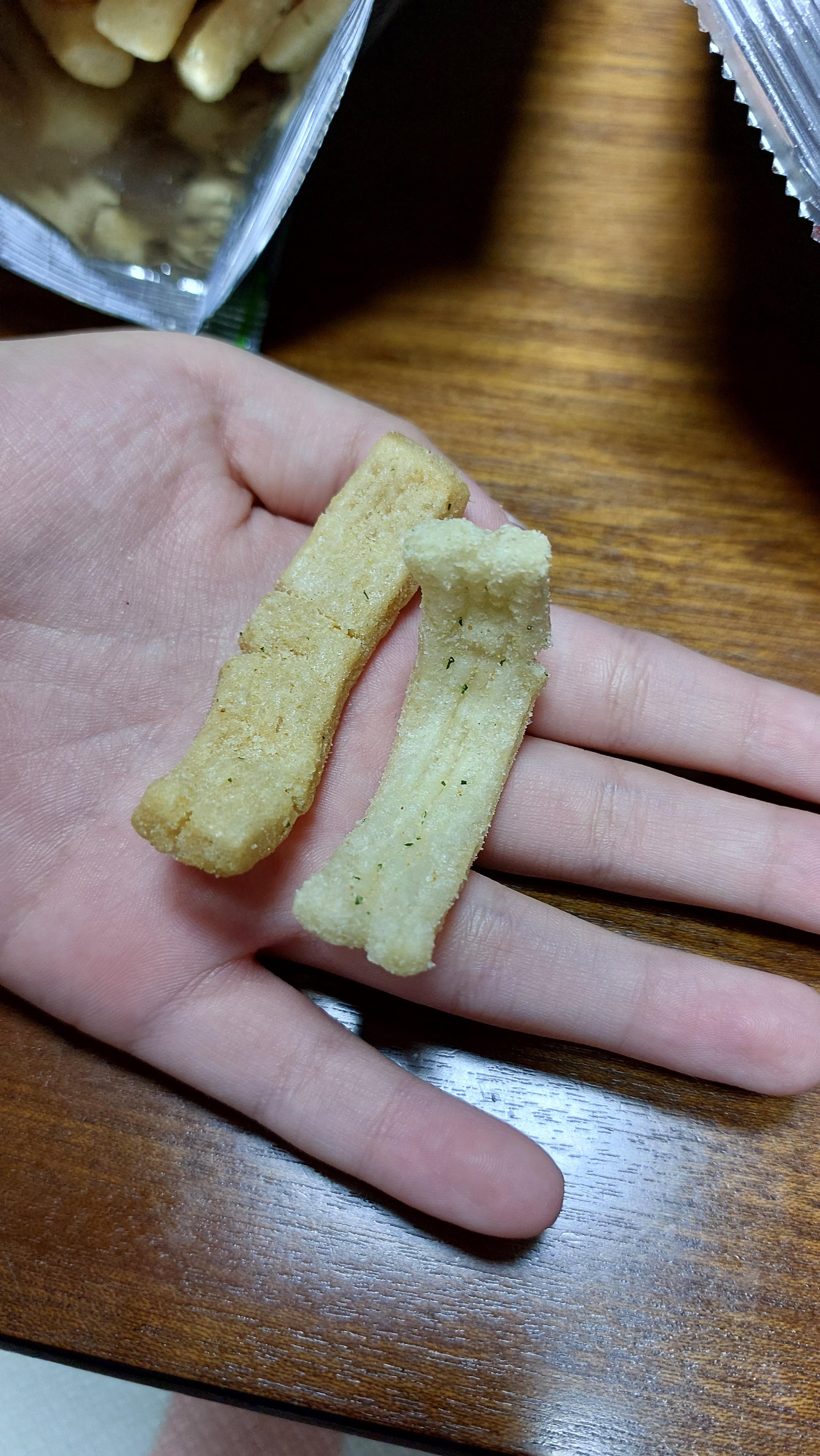 둘다 두께, 모양 맛 비슷하다.